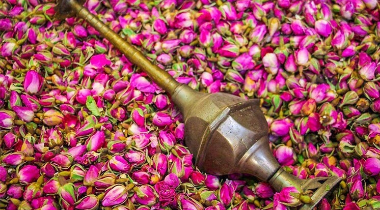 نحوه مصرف ماسک روشن کننده گلاب و عسل